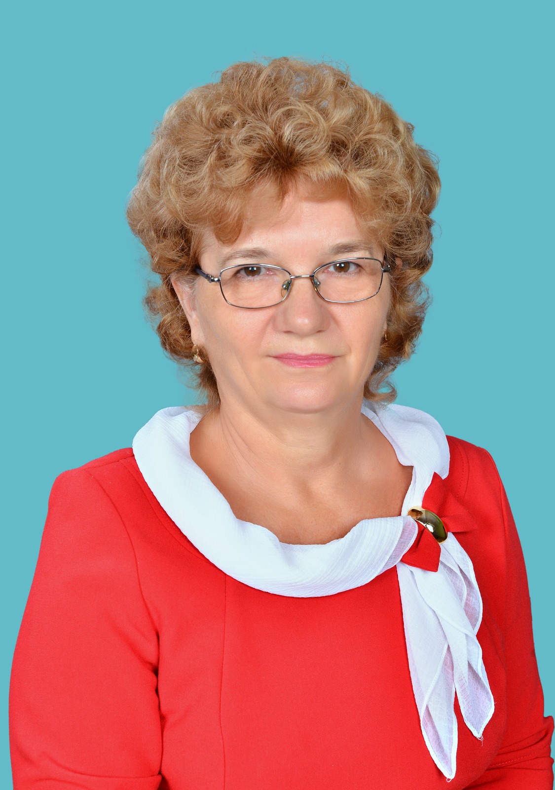 Педагог дополнительного образования (Монтессори) Петрова Любовь Ивановна.