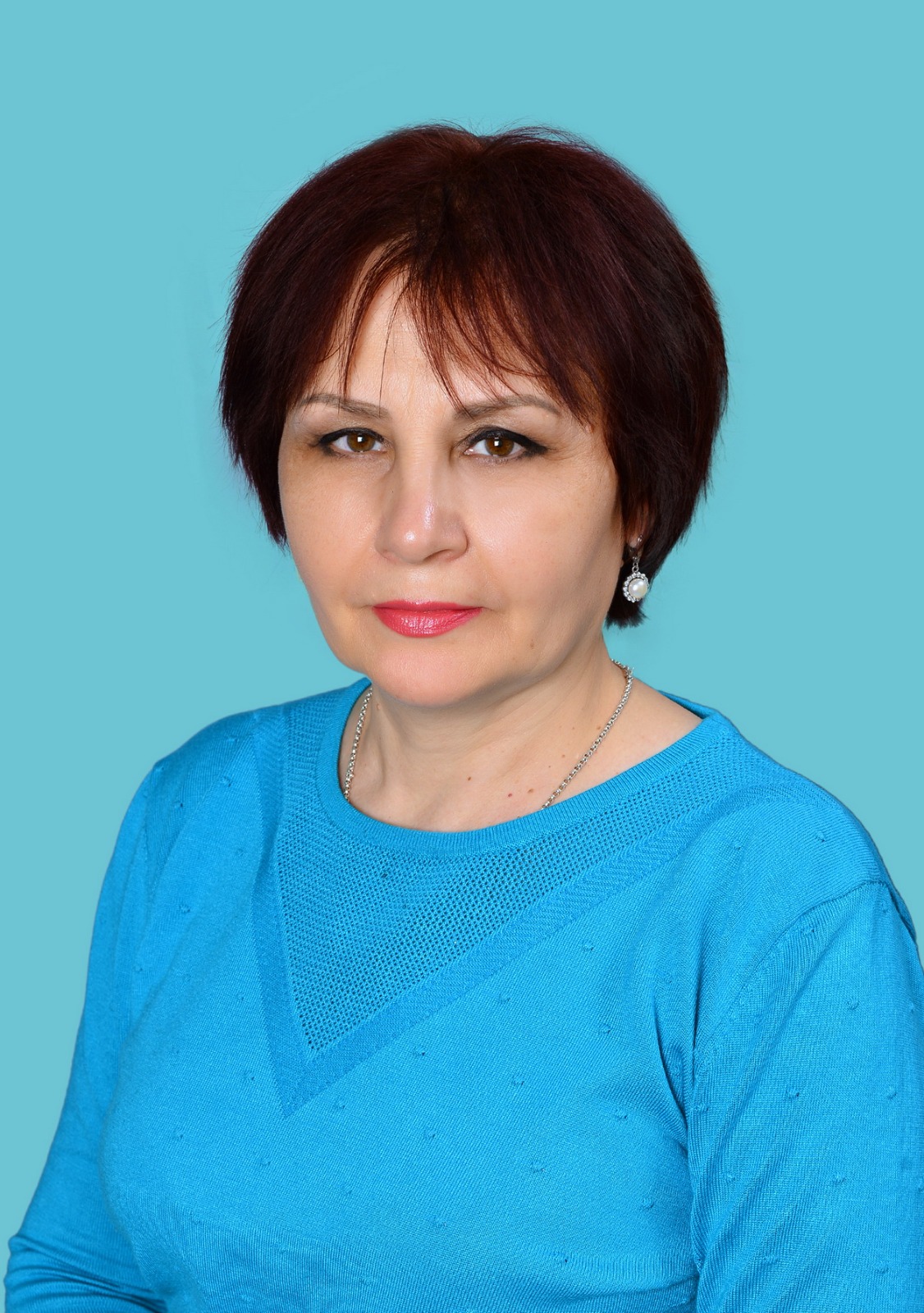 Педагог дополнительного образования (ИЗО и ДПИ) Решетникова Елена Николаевна.